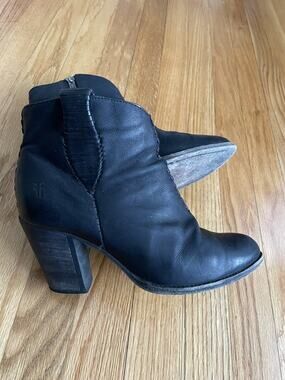 Frye Women’s Black Leather Harness Short zip Ankle Boots Size 8.5 USA heel - BP